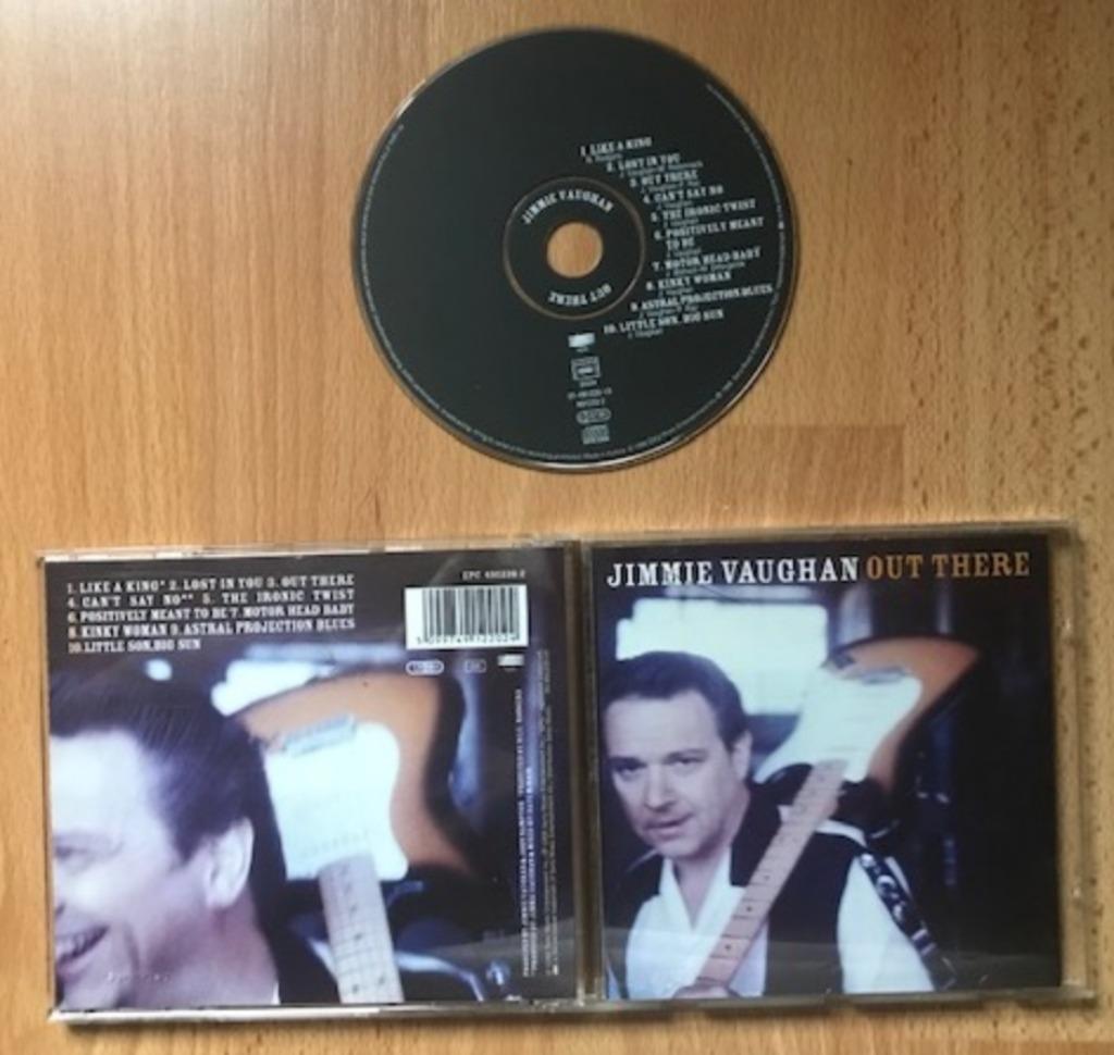 CD JIMMIE VAUGHAN OUT THERE BLUES FABULOUS THUNDERBIRDS, Cd's en Dvd's, Ophalen of Verzenden, 1980 tot heden, Gebruikt, Blues
