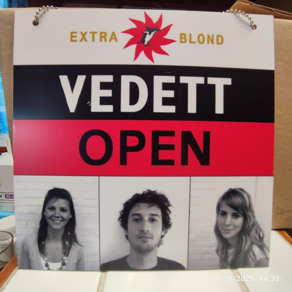 VEDETT Open/gesloten kunststof plaat., Verzamelen, Biermerken, Ophalen of Verzenden, Zo goed als nieuw, Reclamebord, Plaat of Schild