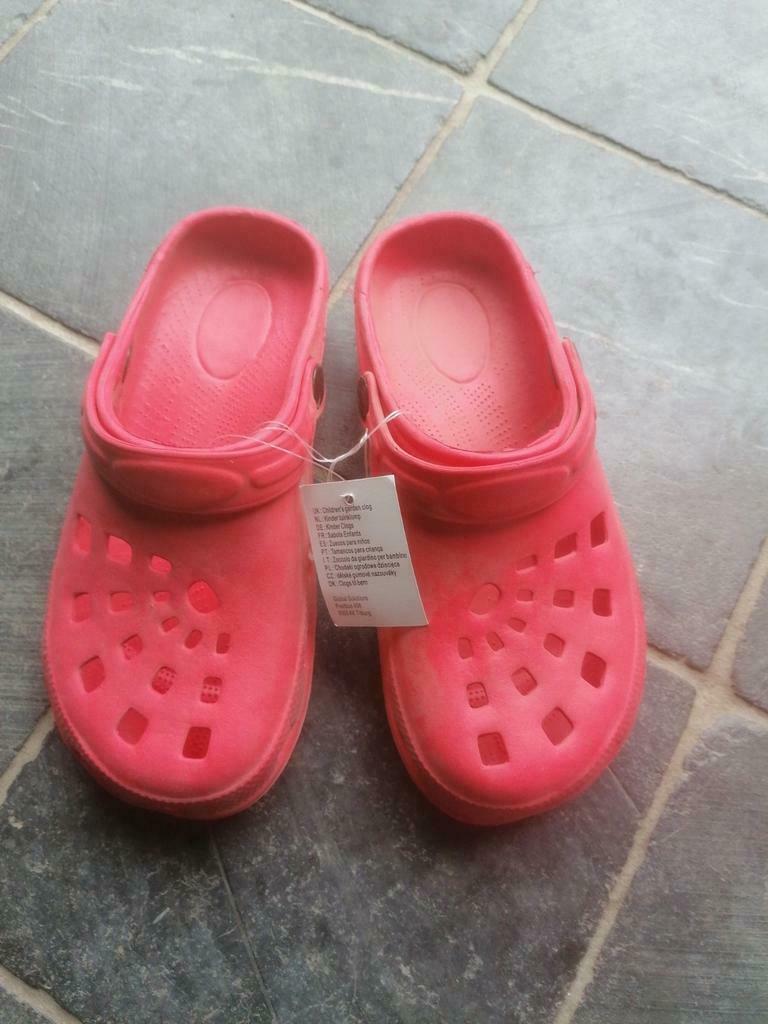 Chaussons mules plastique pointure 33 neuf, Enlèvement ou Envoi, Neuf