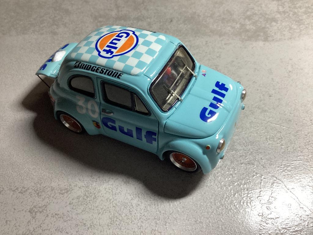 Voiture à sous pour circuit Fiat 500 Abarth Gulf 1/32, Enlèvement ou Envoi, Neuf, Voiture, Autres marques