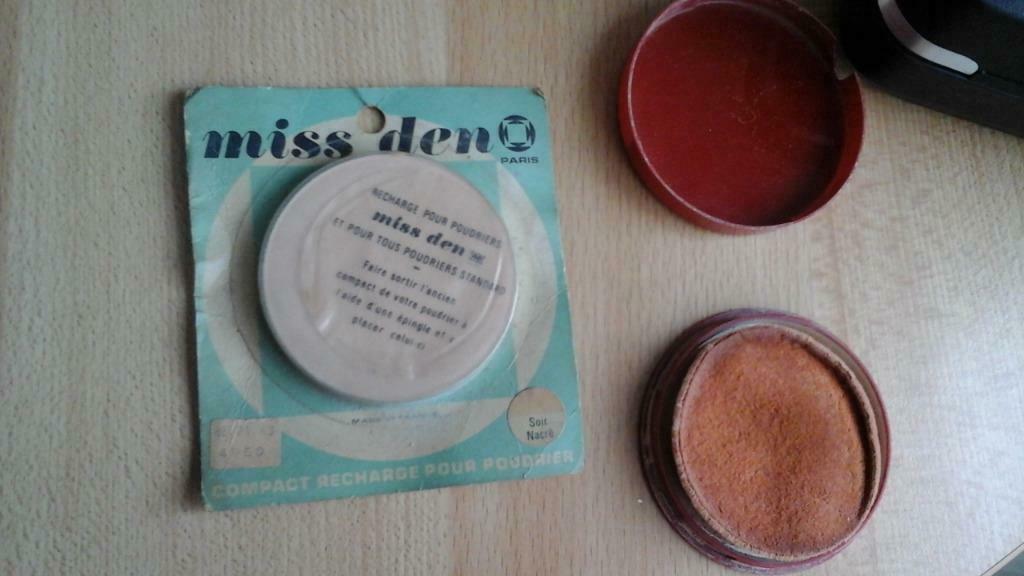 make-up poeder + navulling diameter 7cm, Handtassen en Accessoires, Uiterlijk | Cosmetica en Make-up, Ophalen of Verzenden, Zo goed als nieuw