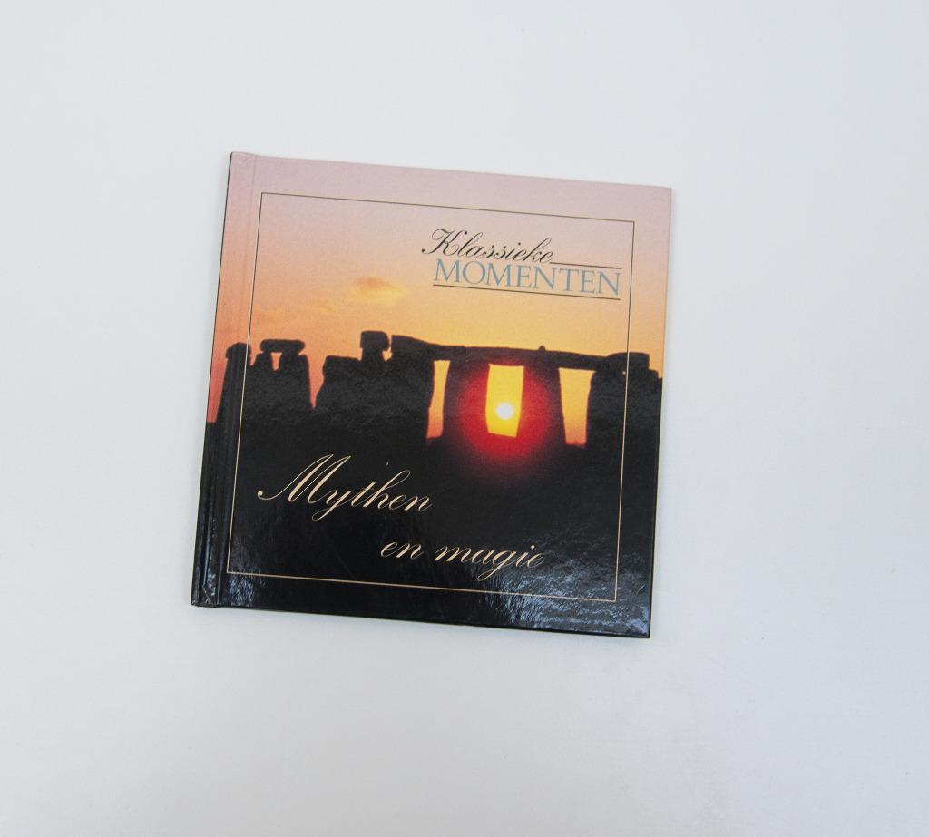 CD Klassieke Momenten – Mythen en magie – Nieuwstaat, Enlèvement ou Envoi, Neuf, dans son emballage