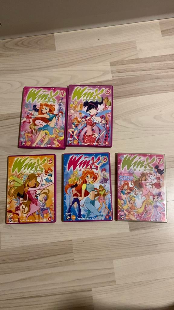 5 dvd's Winx club, Ophalen of Verzenden, Gebruikt, Tekenfilm