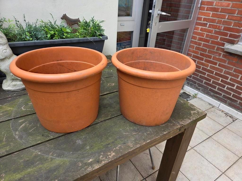 2  hard plastieken bloempotten., Tuin en Terras, 25 tot 40 cm, Kunststof, Rond, Ophalen of Verzenden