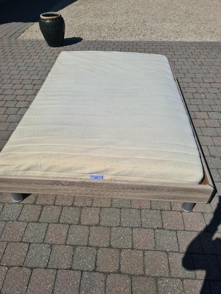 Lit double de 140 cm, idéal pour les logements étudiants, Enlèvement, 200 cm, Bois, Deux personnes