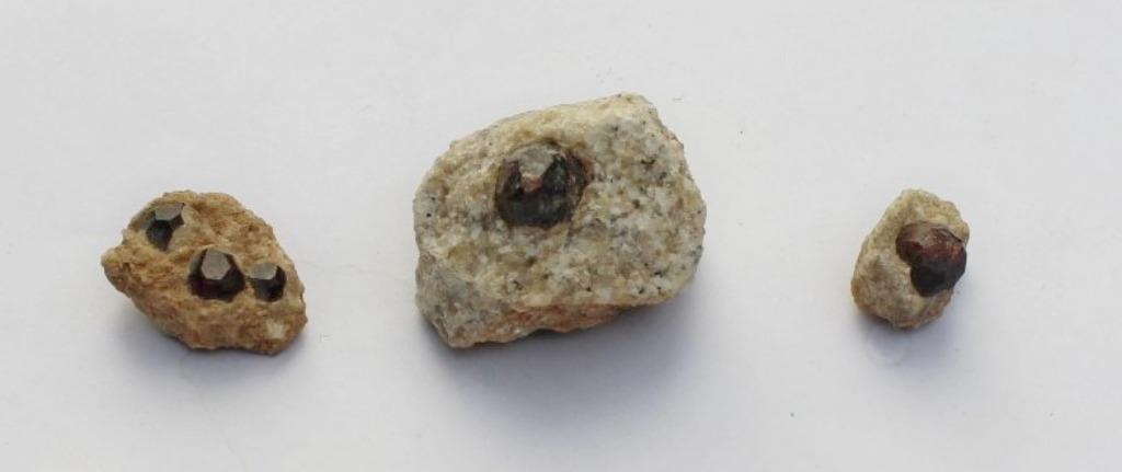 3 x GRANAAT uit Erongo in NAMIBIE, Verzamelen, Ophalen of Verzenden, Mineraal