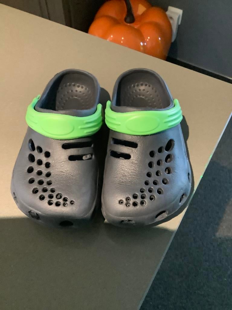 Nog nieuw : soort crocs 26/27, Kinderen en Baby's, Ophalen, Nieuw