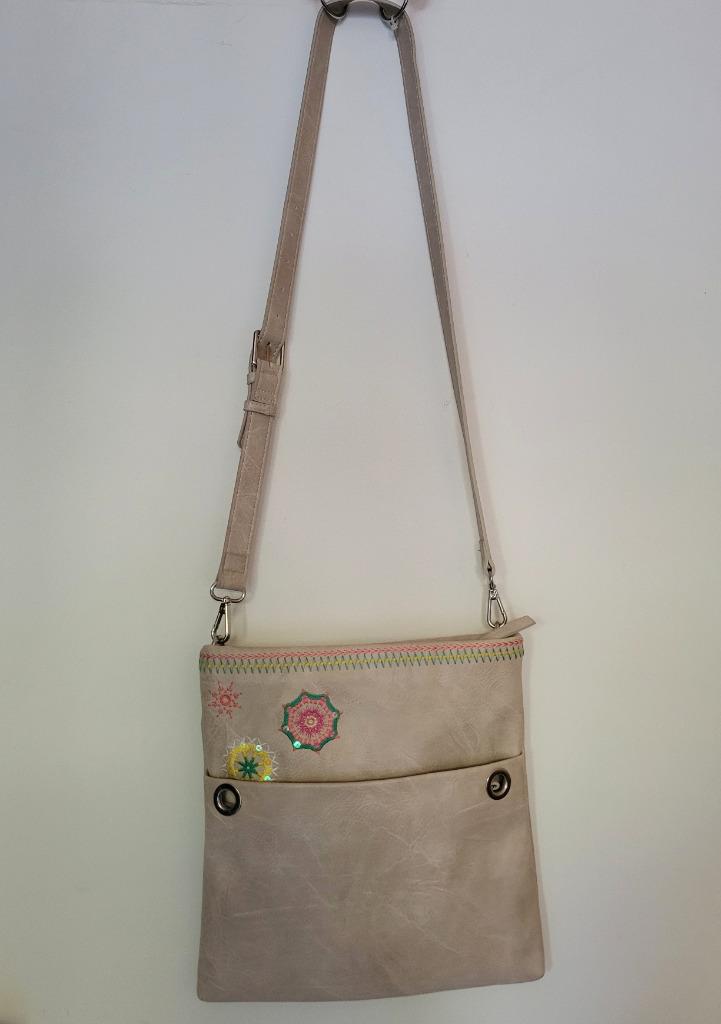 Desigual schoudertas als nieuw, Ophalen, Zo goed als nieuw, Beige, Overige merken