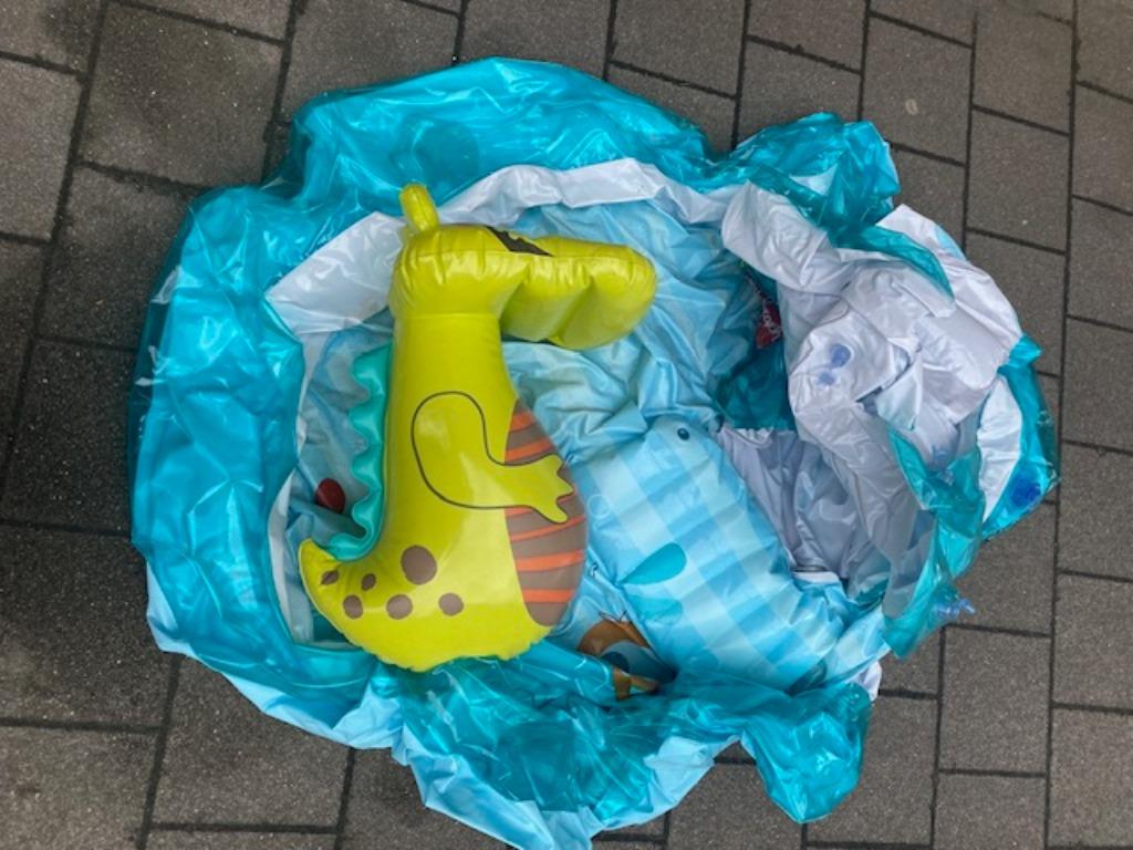 INTEX opblaaszwembad met glijbaan + krokodil, Tuin en Terras, Ophalen, Gebruikt, Opblaaszwembad, 80 tot 120 cm