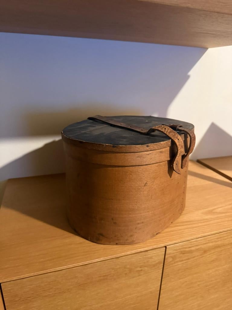 Een antieke Franse hoedendoos, Antiek en Kunst, Ophalen of Verzenden
