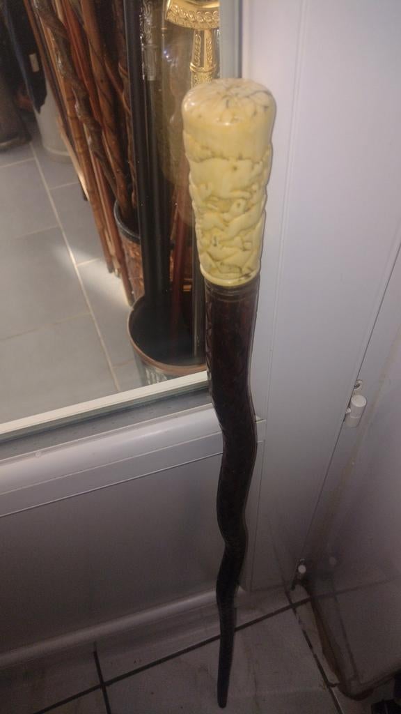 Ancienne canne pommeau en belle matière, Enlèvement ou Envoi
