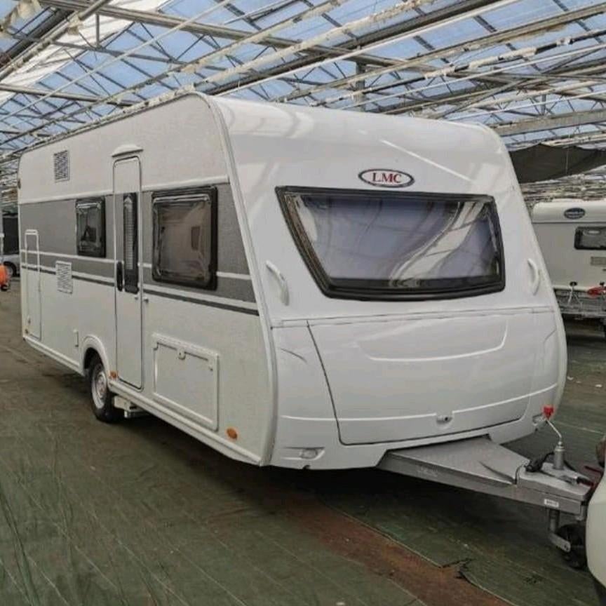⚠️️ LMC STYLE 490K 1184kg!!! Topper wees er snel bij! ⚠️️⚠️️, Caravans en Kamperen, Caravans, Omvormbare zithoek, Treinzit, Schokbreker