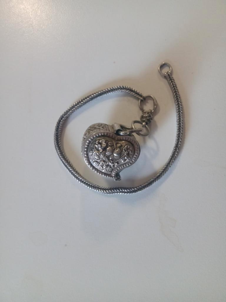 Indochine zilveren pillendoos uit 1920, Ophalen of Verzenden, Zilver
