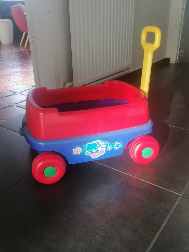 Chariot à tirer pour enfant proche du neuf, Kinderen en Baby's, Speelgoed | Babyspeelgoed, Ophalen