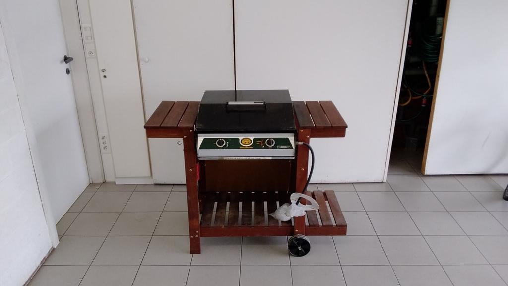 Gas-BBQ met lavastenen rooster en grillplaat., Ophalen, Gebruikt