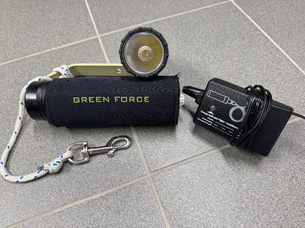Lampe de plongée Green Force avec tête Super LED, Sports nautiques & Bateaux, Plongée, Enlèvement, Comme neuf, Lampe de plongée