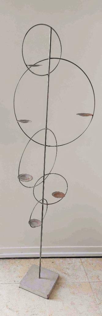 sculpture bougeoir, cercle tige métal, base béton H:143, Enlèvement