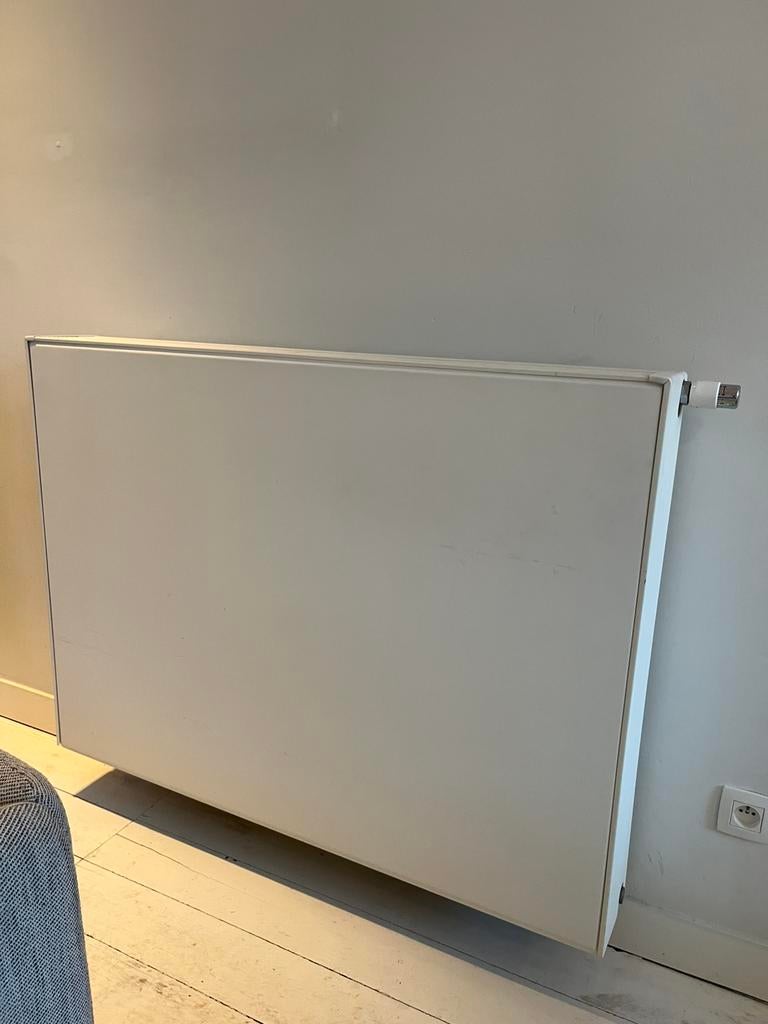 Vasco Flatline ventielradiator + witte omkasting, Doe-het-zelf en Bouw, Verwarming en Radiatoren, Ophalen, Zo goed als nieuw