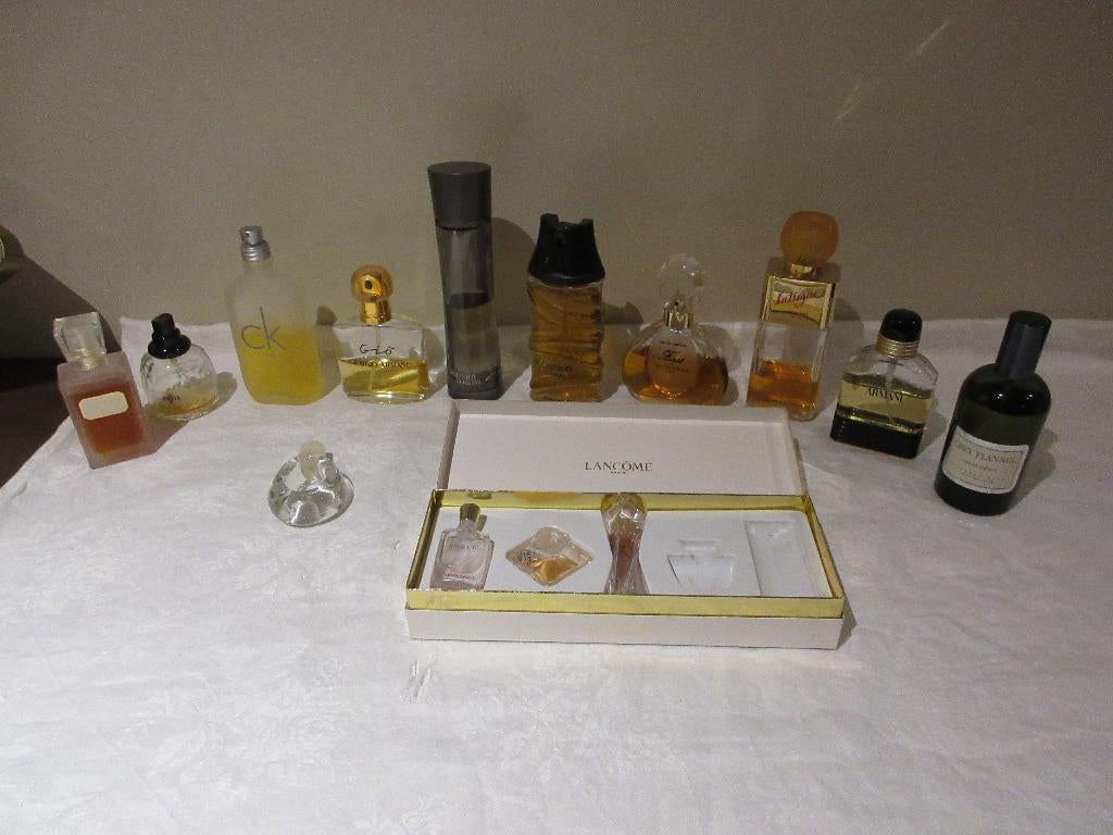Lot van diverse geopende parfums eau de parfum flacons, Verzamelen, Parfumverzamelingen, Ophalen