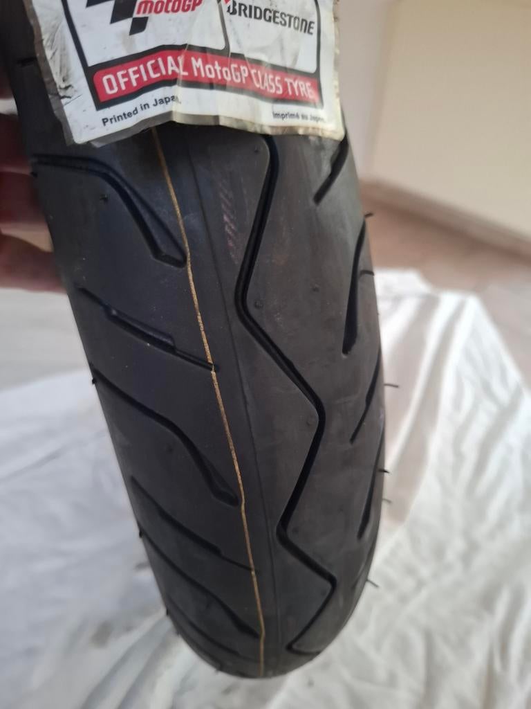 Te koop nieuwe Bridgestone banden 110.90.13, Motoren, Ophalen