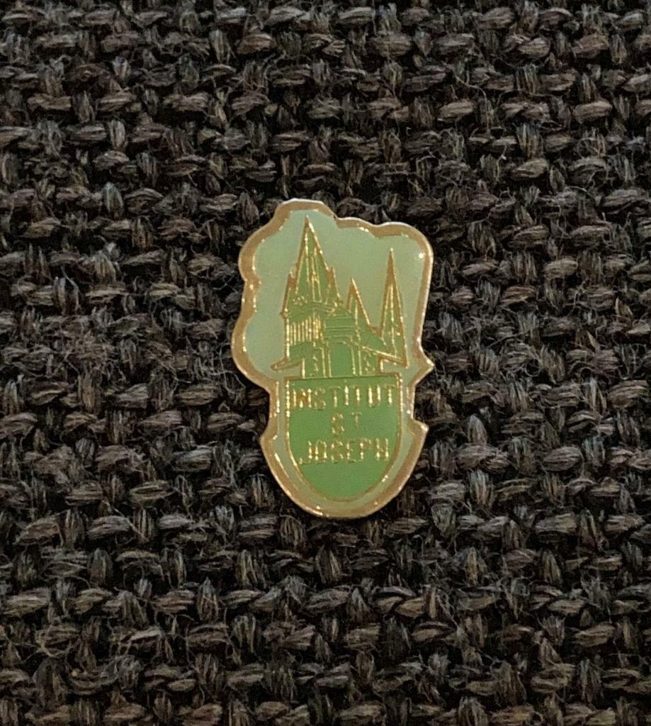 PIN - INSTITUT ST JOSEPH - SAINT-JOSEPH, Verzenden, Gebruikt, Overige onderwerpen, Speldje of Pin