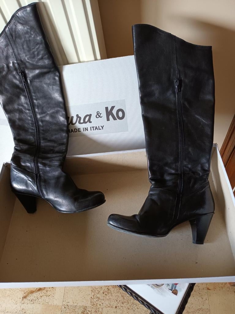 Heel modieuse hoge laarzen  "LAURA & CO ", Kleding | Dames, Schoenen, Ophalen of Verzenden, Nieuw, Zwart, Hoge laarzen