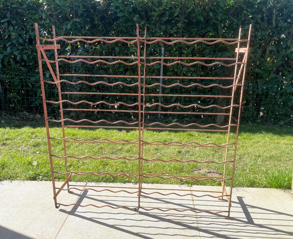 Porte-bouteilles pour 100 bouteilles, Enlèvement, Utilisé, Métal, 25 bouteilles ou plus
