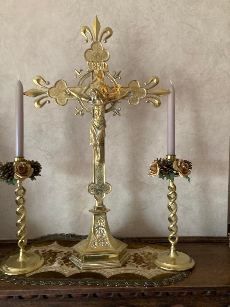 Koperen christus  ah kruis + 2 kandelaars., Antiek en Kunst, Antiek | Kandelaars, Ophalen, Koper of Brons