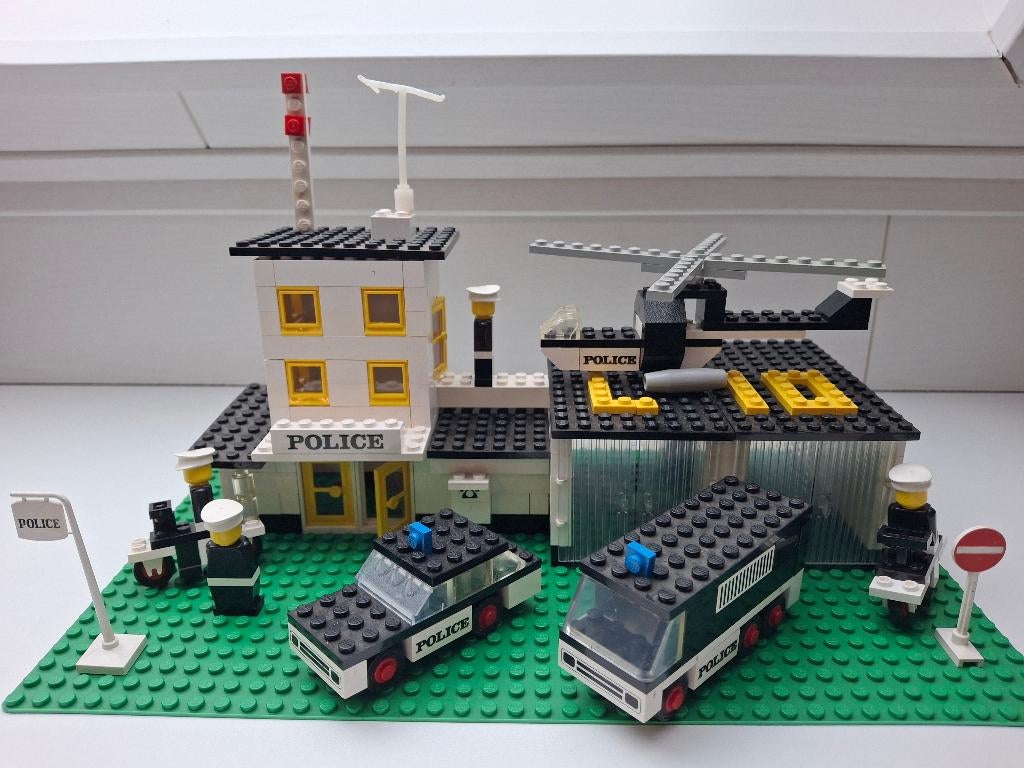 Lego 585 ( 585-1 ) 1976 Police Headquarters, Kinderen en Baby's, Speelgoed | Duplo en Lego, Lego, Ophalen of Verzenden