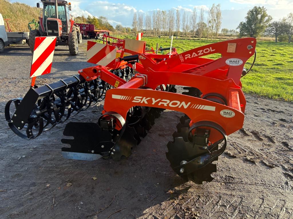 Schijveneg RAZOL Skyron F300 met polyflex rol, Zakelijke goederen, Landbouw | Werktuigen, Ophalen, Akkerbouw, Grondbewerking