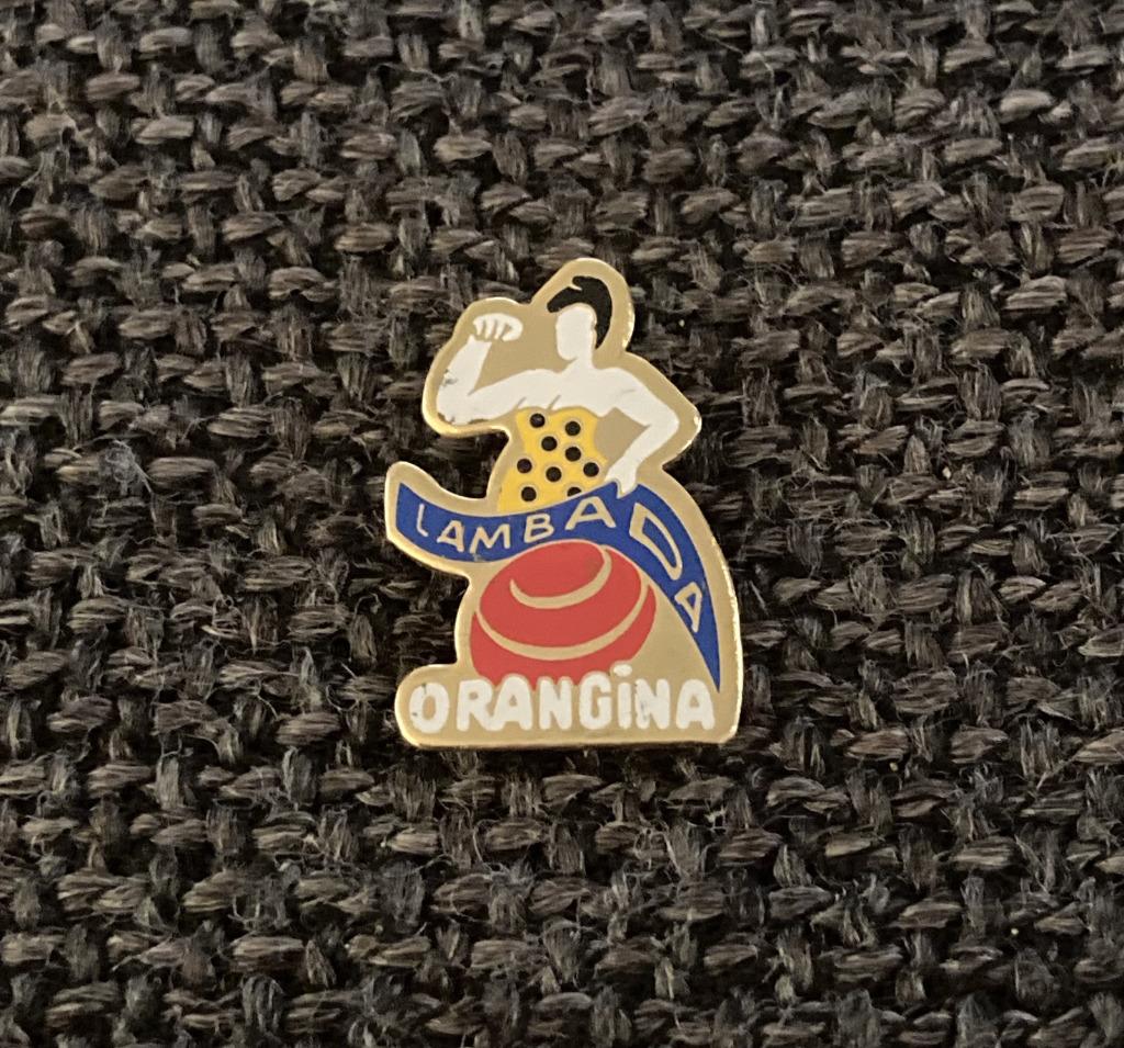 PIN - LAMBADA - ORANGINA, Verzamelen, Verzenden, Gebruikt, Overige onderwerpen, Speldje of Pin