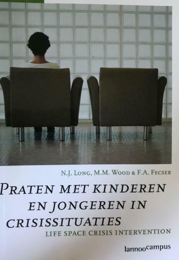 Praten met kinderen en jongeren in crisissituaties, Boeken, Ophalen