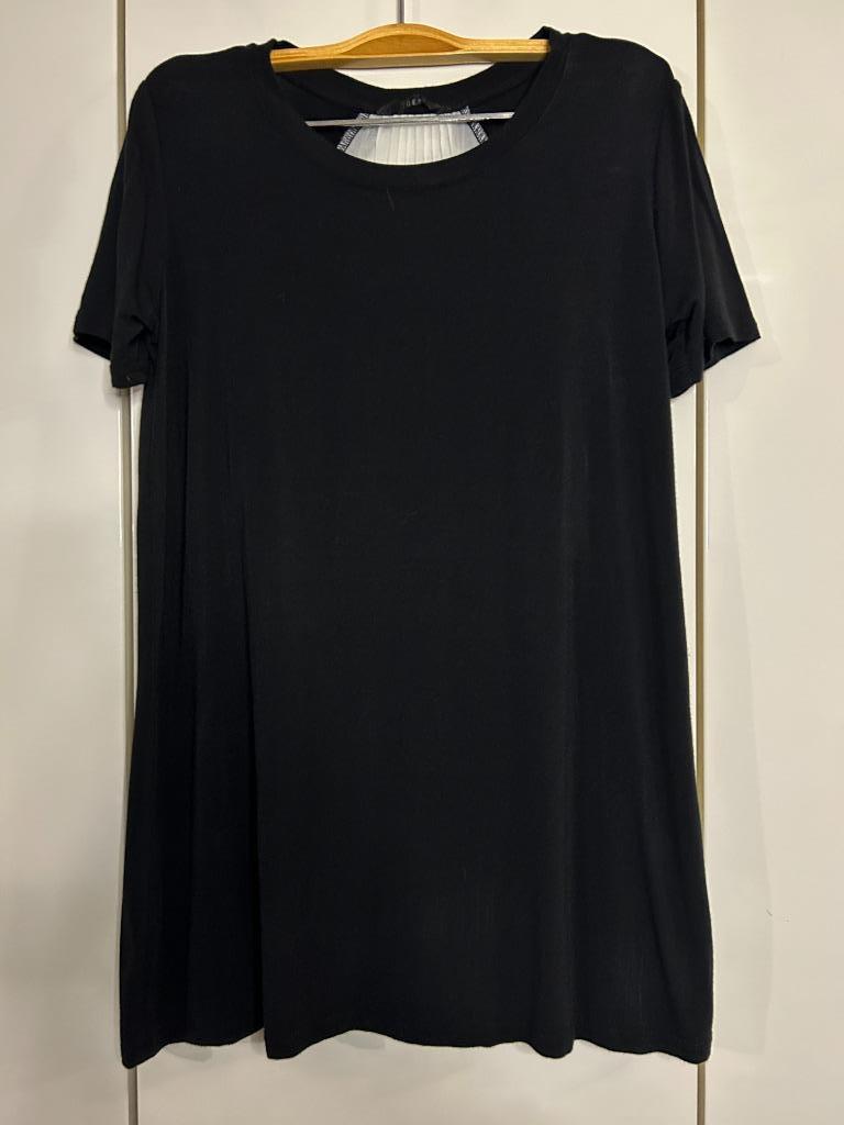 Guess zwart t-shirt met witte geplooide achterkant - Maat XS, Kleding | Dames, Guess, Zwart, Ophalen of Verzenden, Zo goed als nieuw
