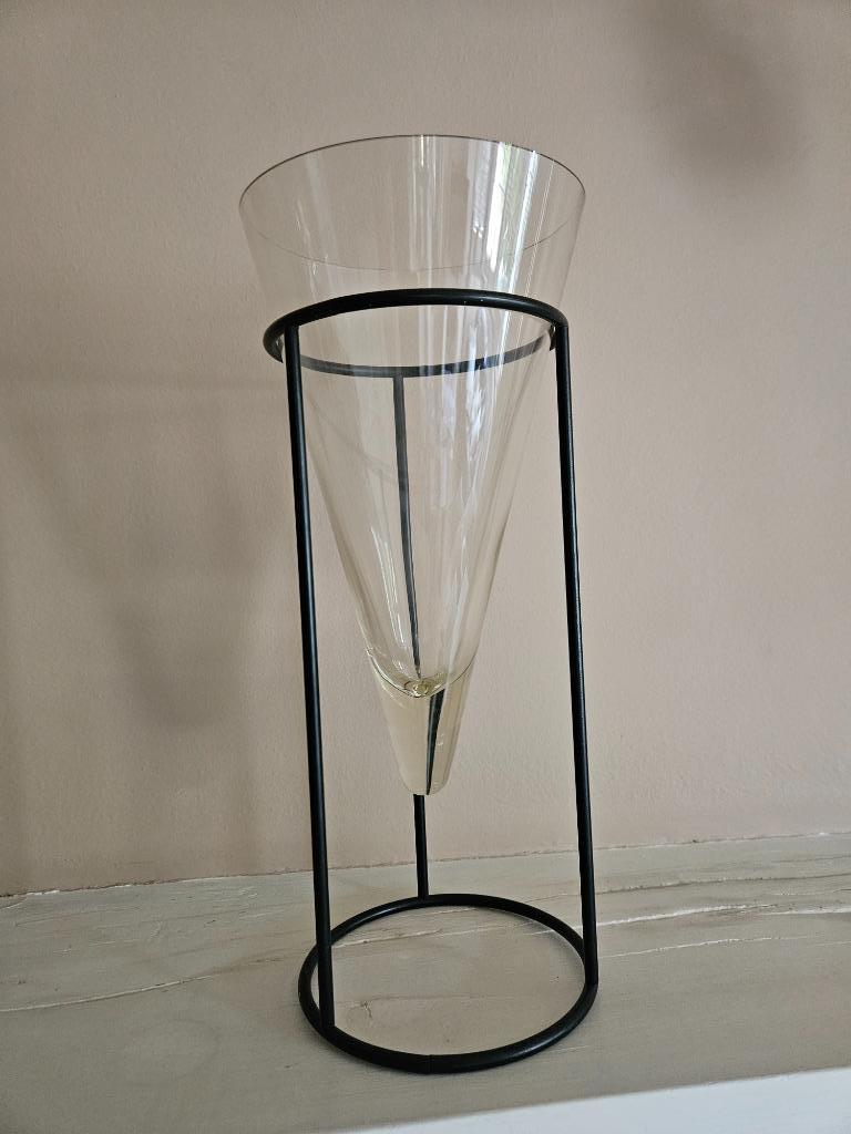 Glazen vaas in metalen houder, Ophalen, Zo goed als nieuw, Overige kleuren, Glas