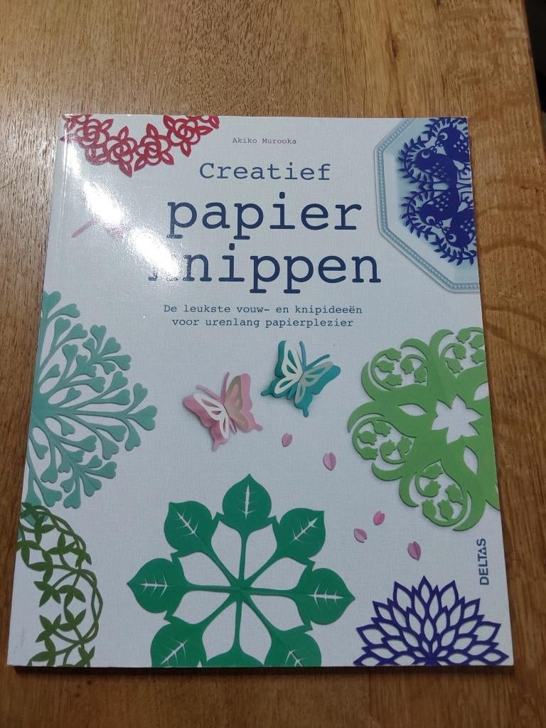Knutselboek - Papier knippen, Ophalen of Verzenden, Zo goed als nieuw, Overige typen
