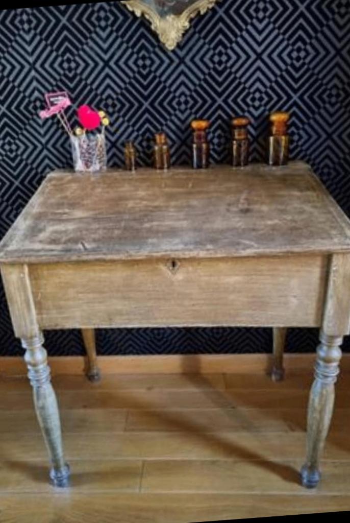 Pupitre ancien, Enlèvement, Utilisé