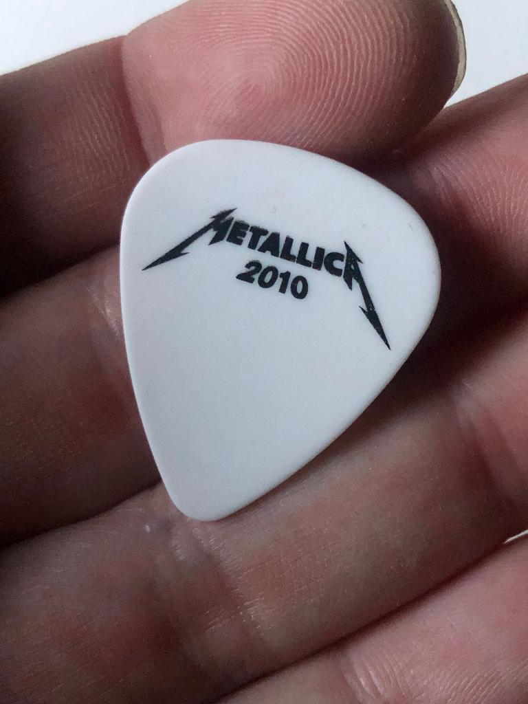 Metallica 2010 world magnetic 2010 original plectrum, Enlèvement ou Envoi, Comme neuf
