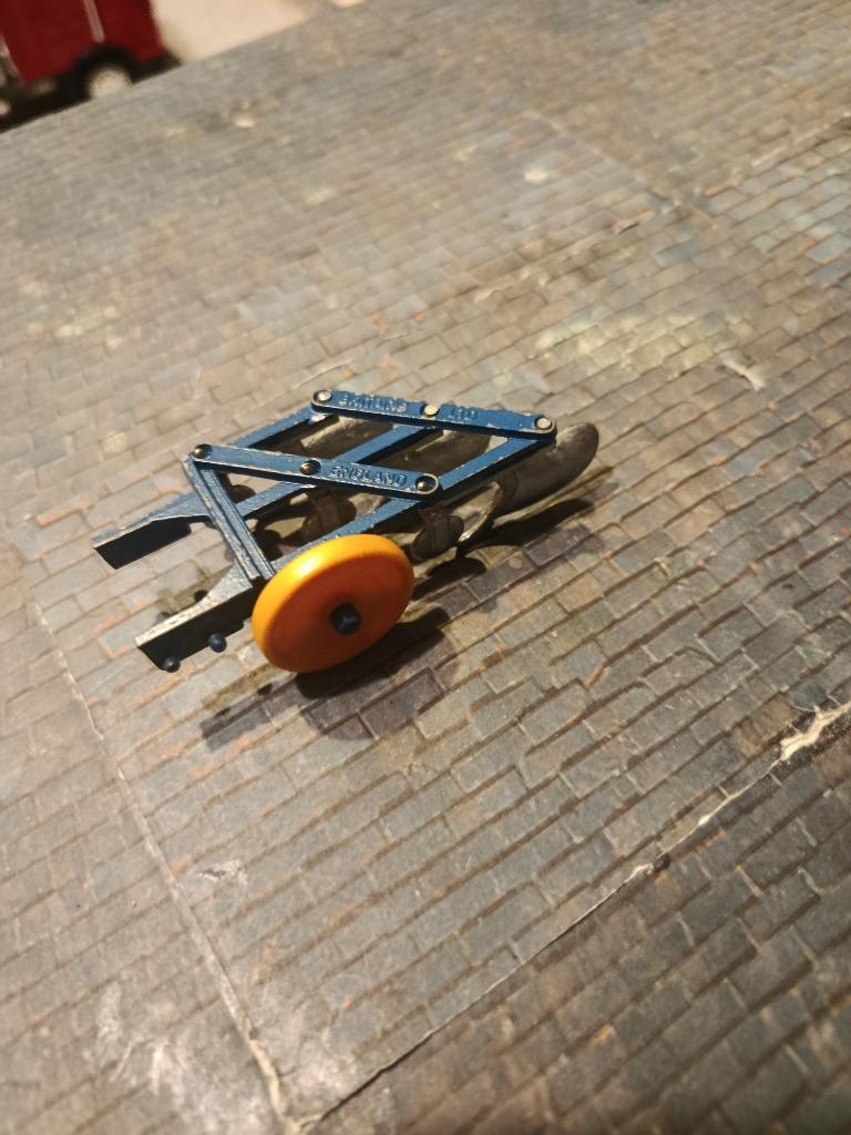 Charrue 3 lames Britains (Gratuit à l'achat de 15€ ou +), Enlèvement ou Envoi, Utilisé, Tracteur et Agriculture, Britains