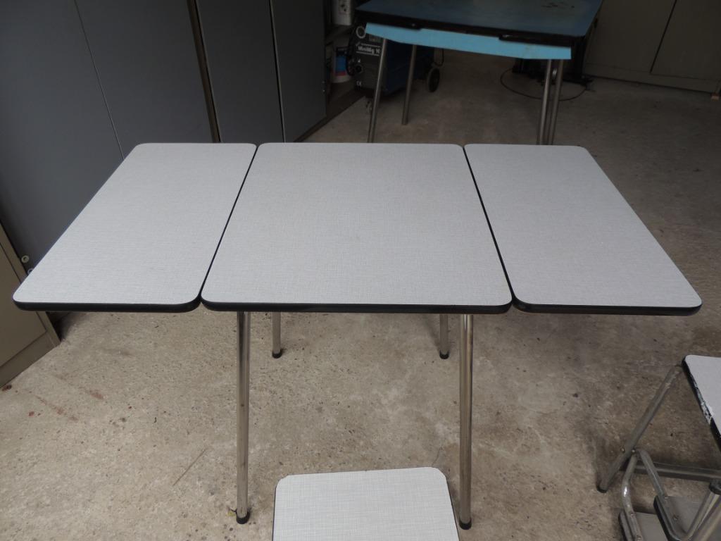 Petite table extensible, Enlèvement