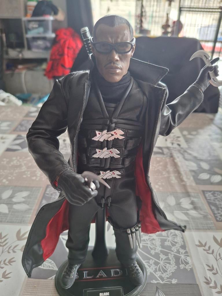 Custom blade 1/6 (no hot toys), Collections, Cinéma & Télévision, Comme neuf, Enlèvement ou Envoi