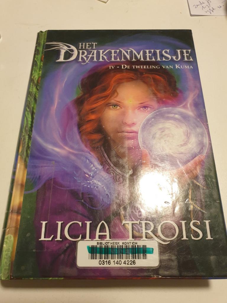 Licia Troisi - De tweeling van Kuma HET DRAKENMEISJE deel 4, Boeken, Ophalen of Verzenden, Gelezen, Licia Troisi