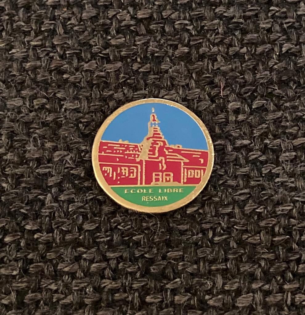PIN - ECOLE LIBRE - RESSAIX - BINCHE, Collections, Broches, Pins & Badges, Envoi, Utilisé, Autres sujets/thèmes, Insigne ou Pin's