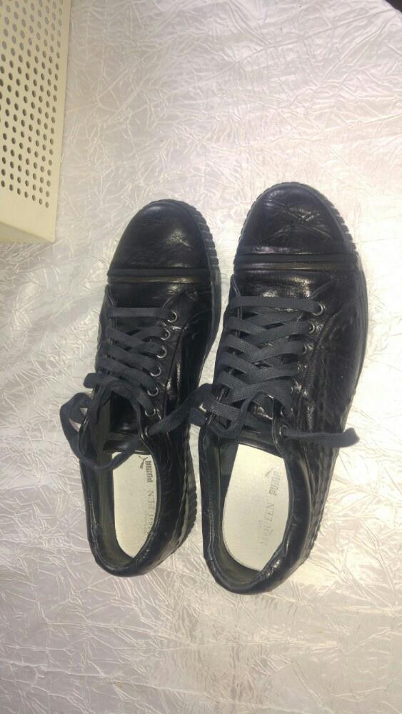 Vintage chaussures alexander mqueen puma 42, Enlèvement ou Envoi, Comme neuf, Noir
