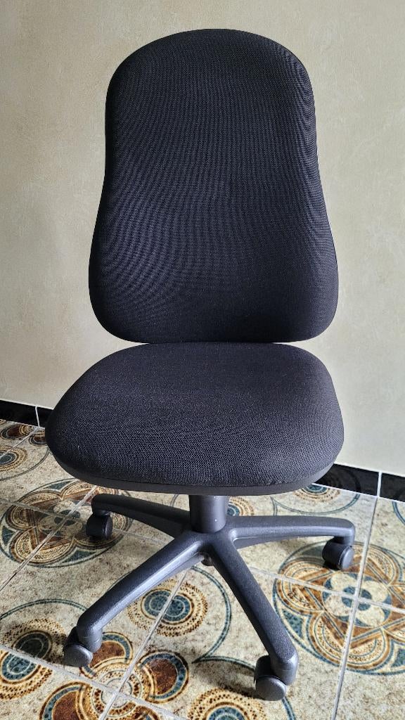 Chaise de bureau à roulettes, housse en tissu noir, Enlèvement, Comme neuf, Noir, Chaise de bureau