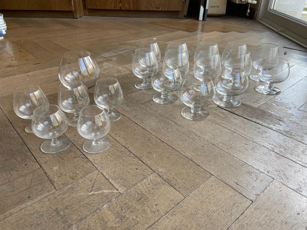 Lot de 19 verres à cognac de tailles différentes, Enlèvement, Utilisé, Verres et Verres à shot