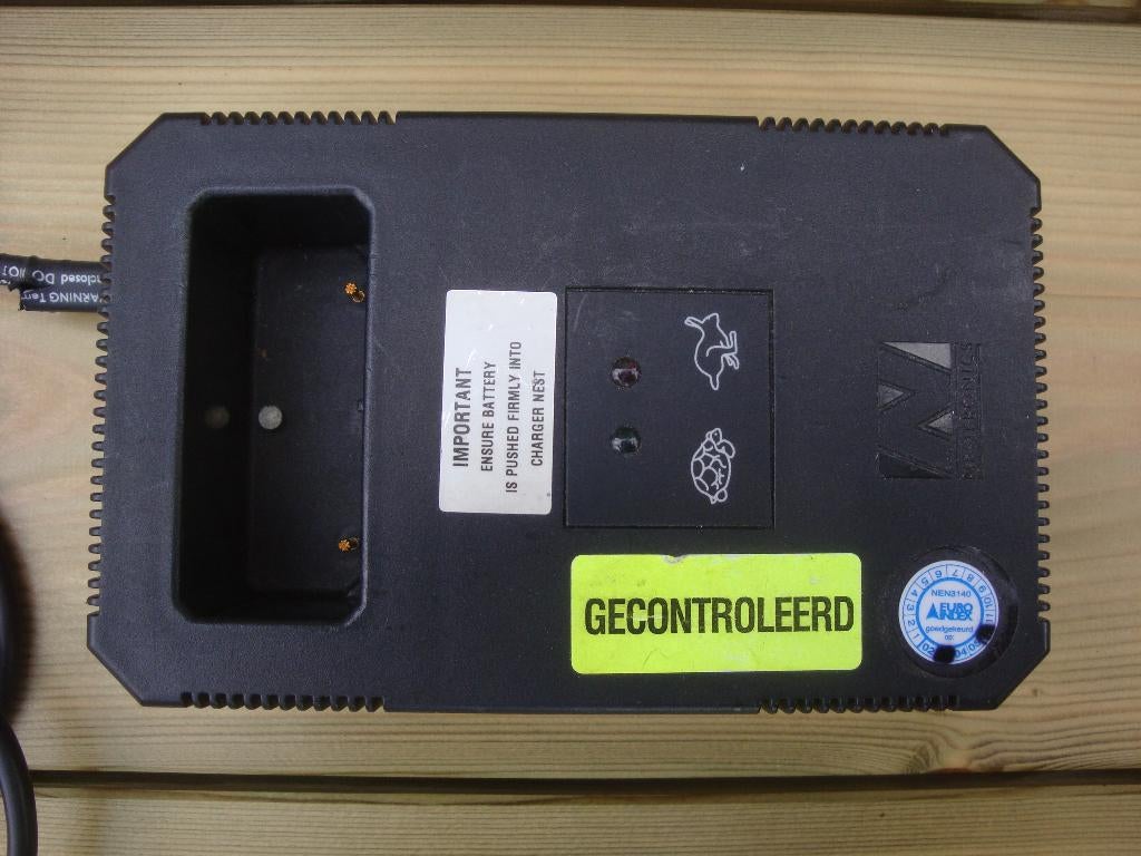 Neotronics 127MC 1030932 Acculader., Ophalen of Verzenden, Gebruikt
