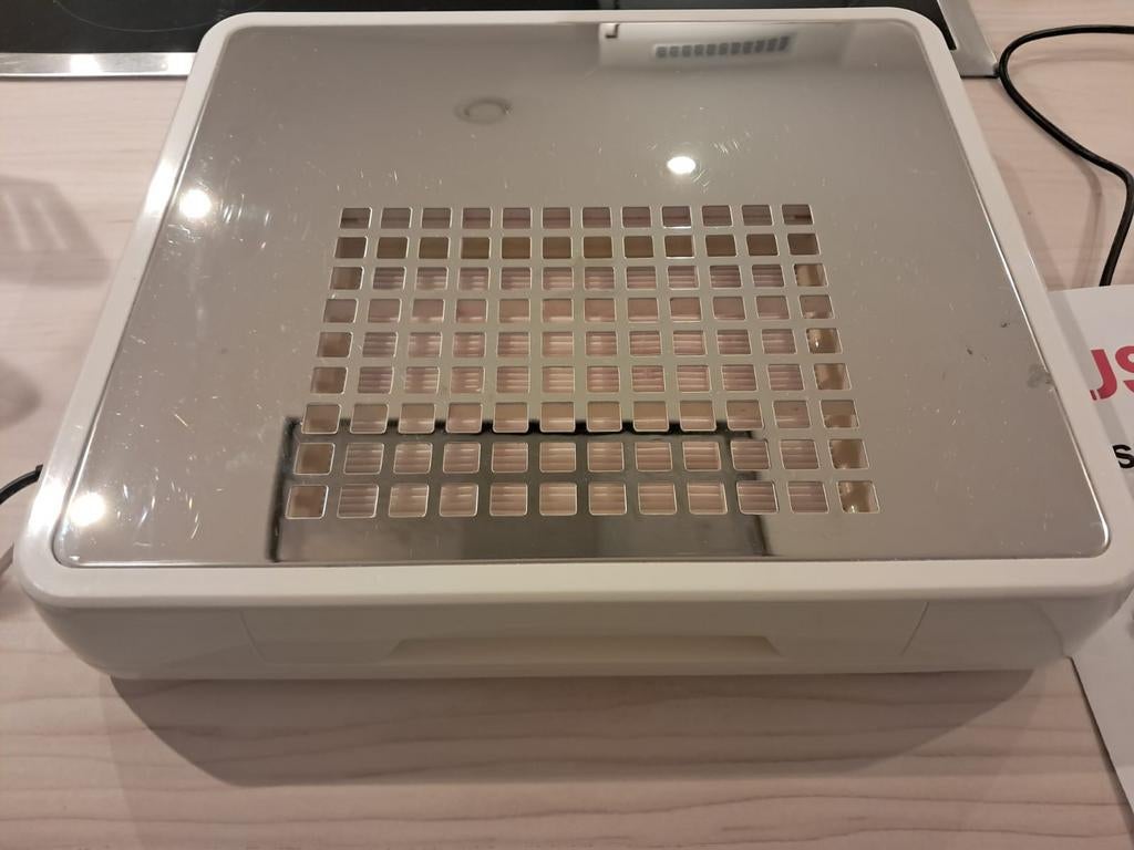 Aspirateur de table pour manucure, Enlèvement