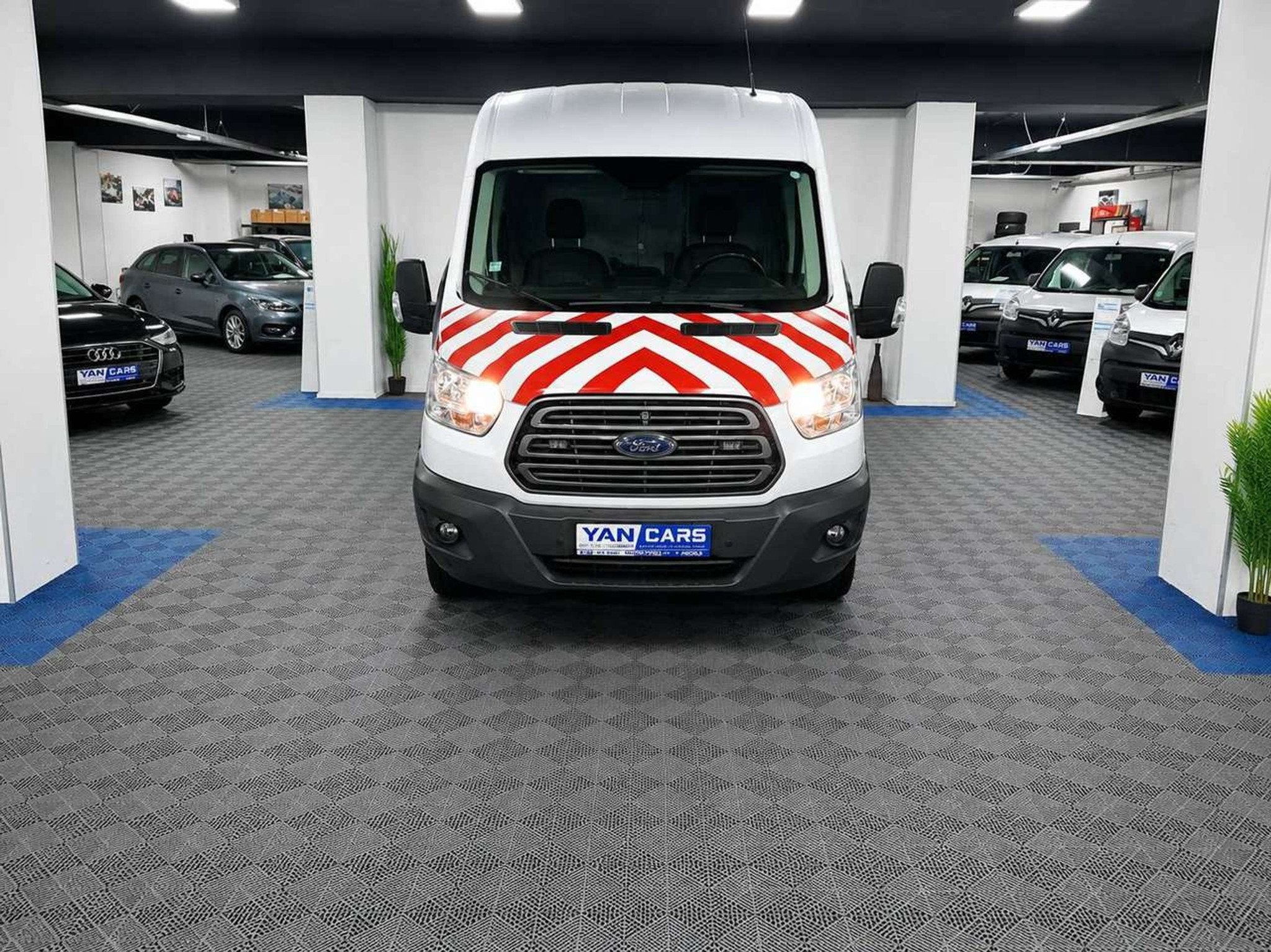 Ford Transit Webasto indépendant | Distri neuve | Écran nu, Auto's, Voorwielaandrijving, Gebruikt, 4 cilinders, Leder