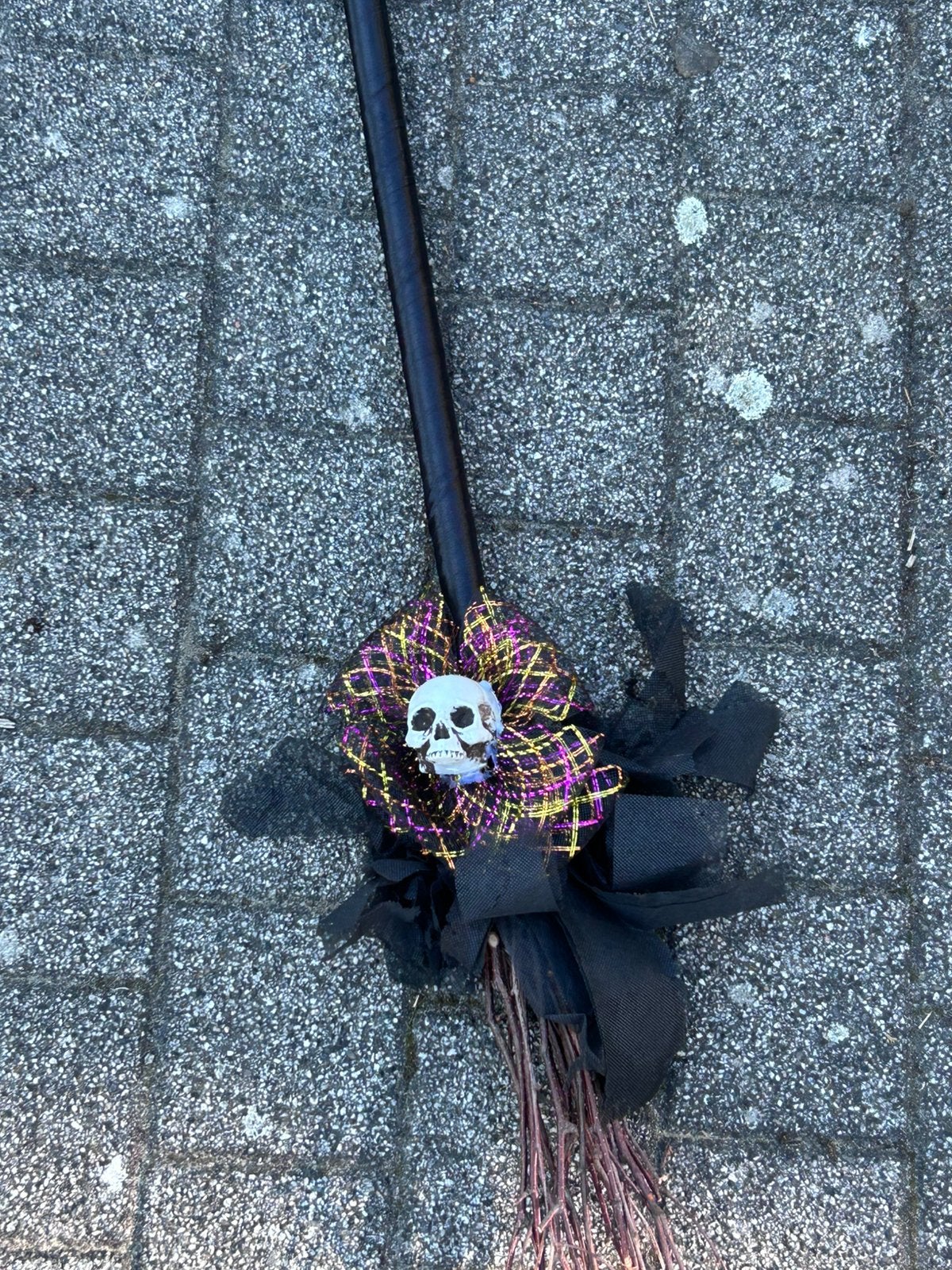 Halloween decoratie bezem, Ophalen, Zo goed als nieuw