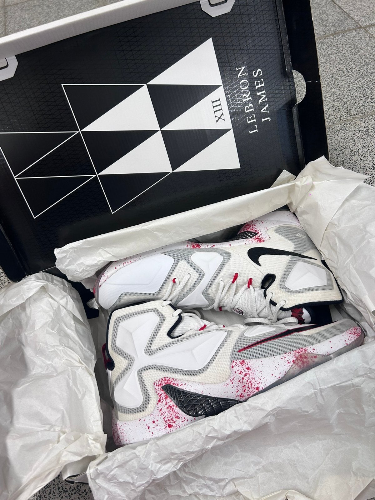 Nike LeBron XIII — Chaussures de basket-ball — Taille 13, Autres couleurs, Comme neuf, Enlèvement, Baskets